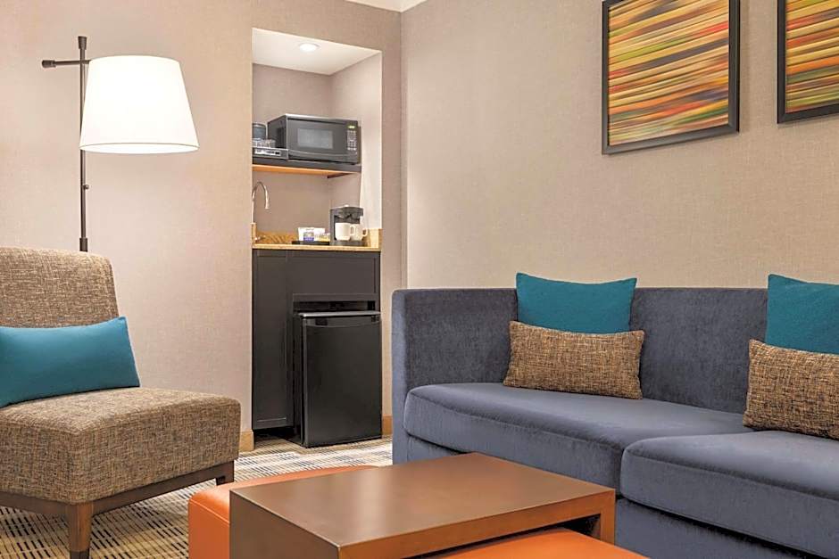 Embassy Suites By Hilton Hotel Kansas City-Overland Park