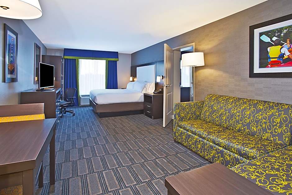 Photo 1 of 2 of 2 King Beds Suite
