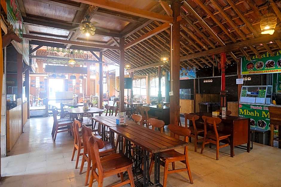 RedDoorz @ Gentan Raya by Joglomas