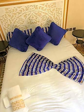 Deluxe Room (2 Adults + 1 Child)