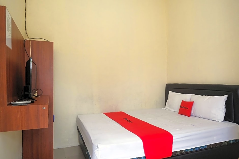 RedDoorz @ Putri Syariah Brebes