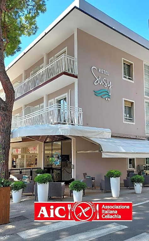 Hotel Susy - Ambienti rinnovati - direttamente su viale Dante e a due passi dal mare