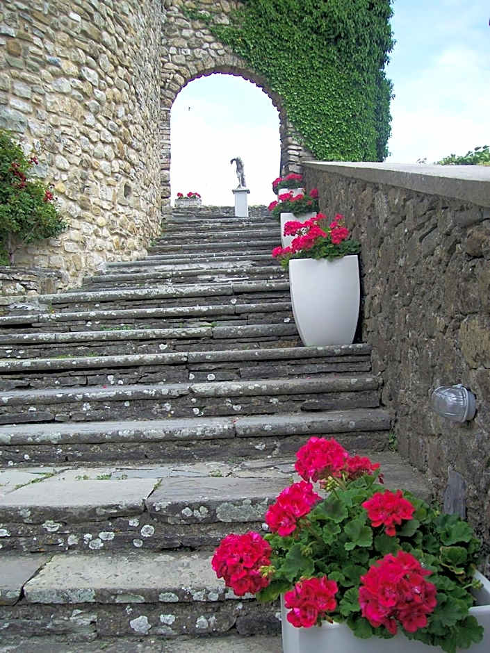 Castello Di Compiano Hotel Relais Museum