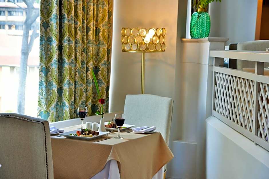 Cresta Jameson Hotel