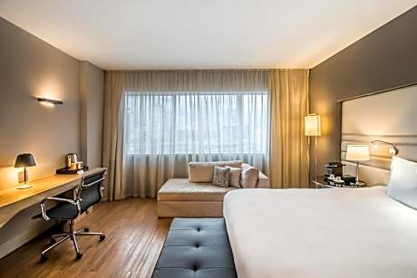 Premium Deluxe Room with King Bed