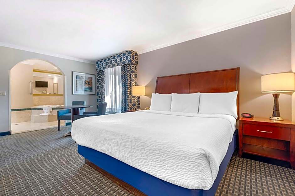 Best Western Plus Marina Shores Hotel