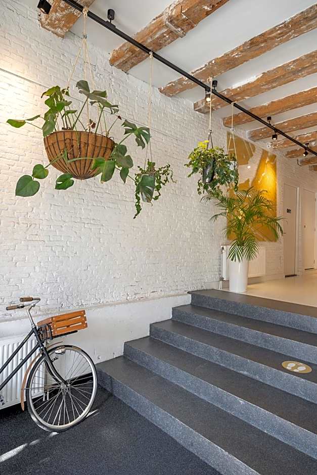 YAYS Amsterdam Salthouse Canal by Numa