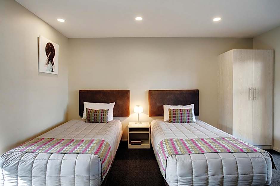 Ellerslie Palms Motel