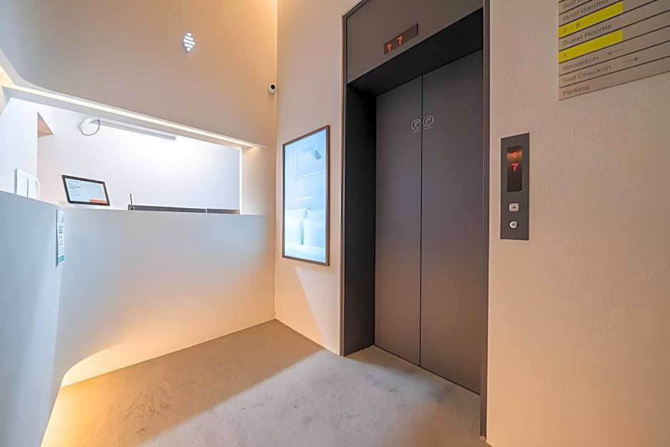 Croissant Hotel Guri by AanK