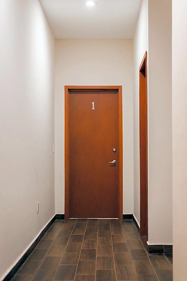 La Lola Hotel & Suites