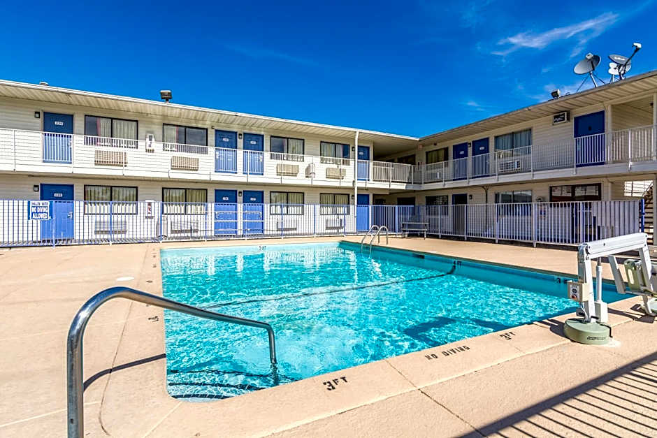 Motel 6-Lumberton, NC