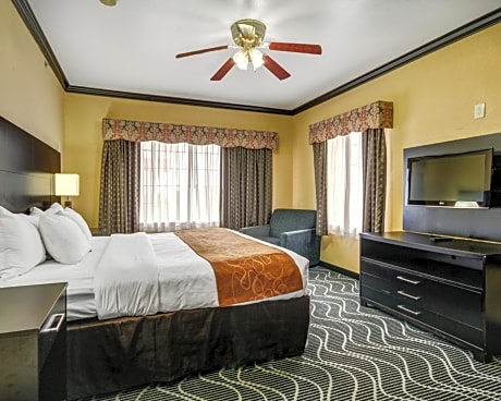 King Suite - Non-Smoking