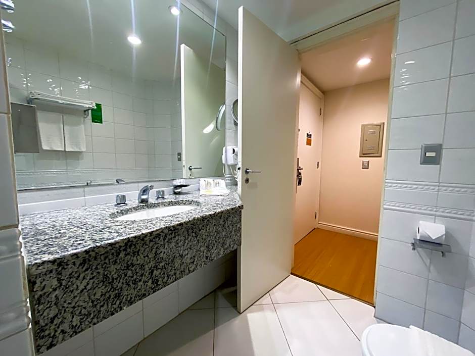 Master Porto Alegre Hotel - Av Carlos Gomes, Proximo ao Consulado Americano