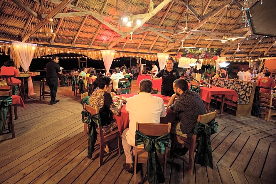 Lamanai Landings Hotel and Marina