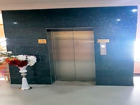 Royal City Dubai Hotel & Suites