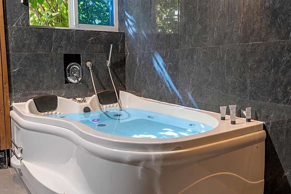 Lago Suites Hotel