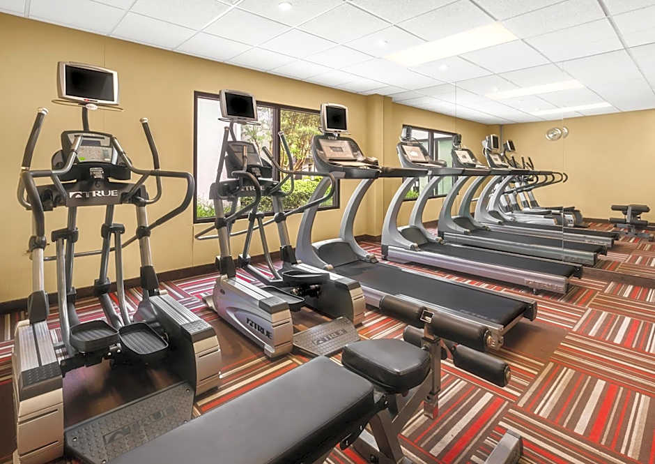 Super 8 by Wyndham Dallas Love Field Airport