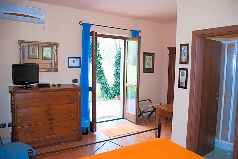 Photo 1 of 6 of Double Room
