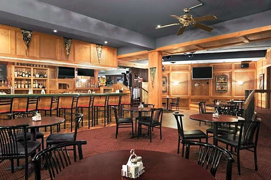 Ramada by Wyndham Pittsburgh/New Stanton