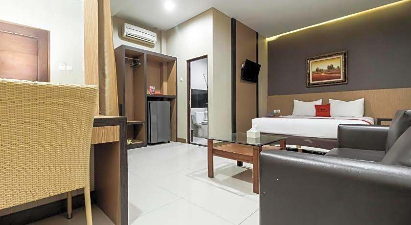 RedDoorz Plus @ Tuparev Cirebon