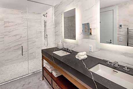 1 Bedroom 1 King Penthouse Suite - Duplex