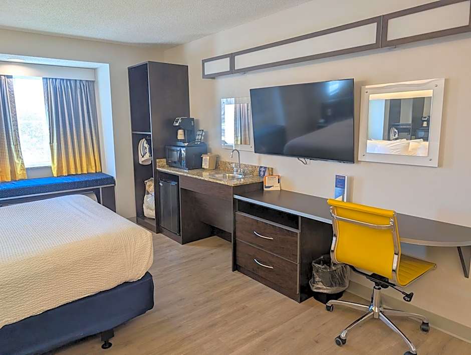 Microtel Inn & Suites - Triadelphia