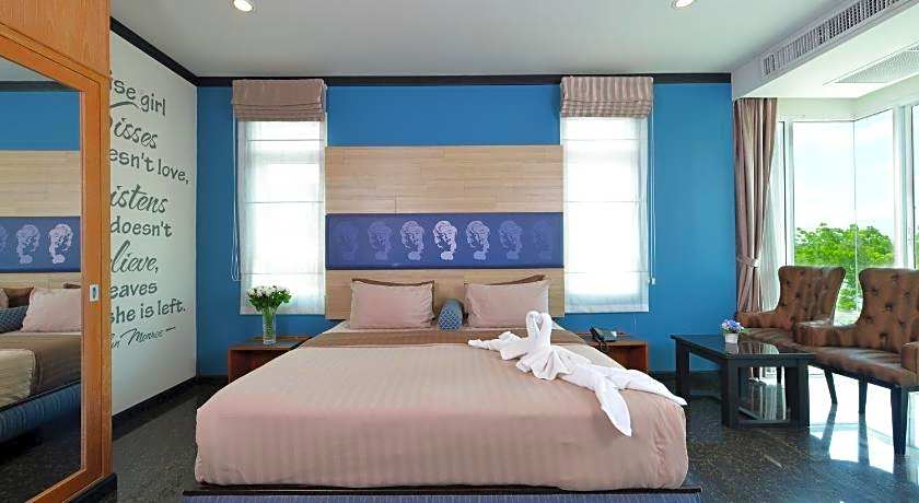 The River Scene Hotel