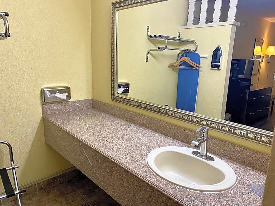 Super 8 by Wyndham Albuquerque Downtown