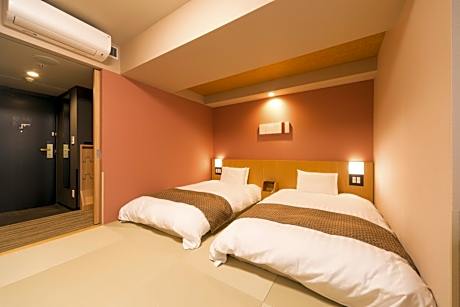 Non-Smoking Twin Room, check-in from 15:00 / check-out until 13:00 (22-hour stay)