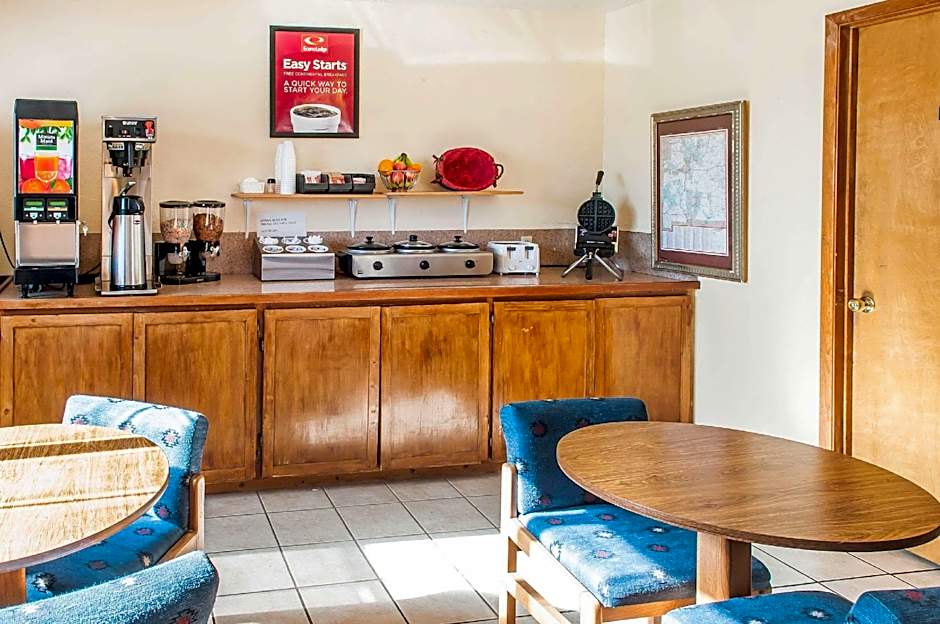 Econo Lodge Eagle Nest