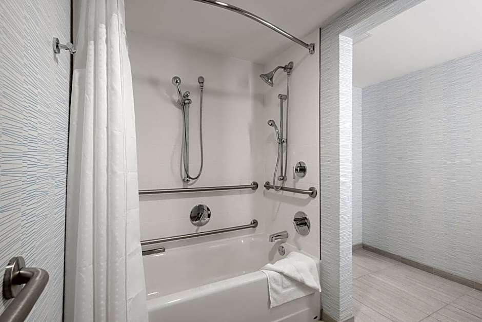 Holiday Inn Express Boston-Waltham By IHG