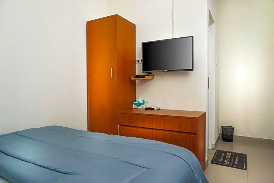 Omah Leren Mitra RedDoorz near Gembiraloka Zoo Yogyakarta