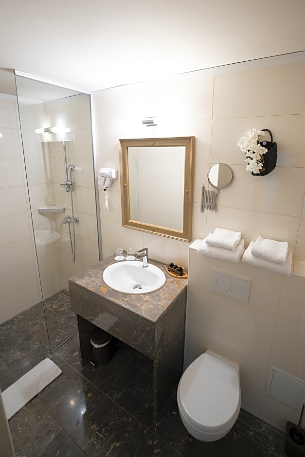 Photo 1 of 6 of Comfort, City View