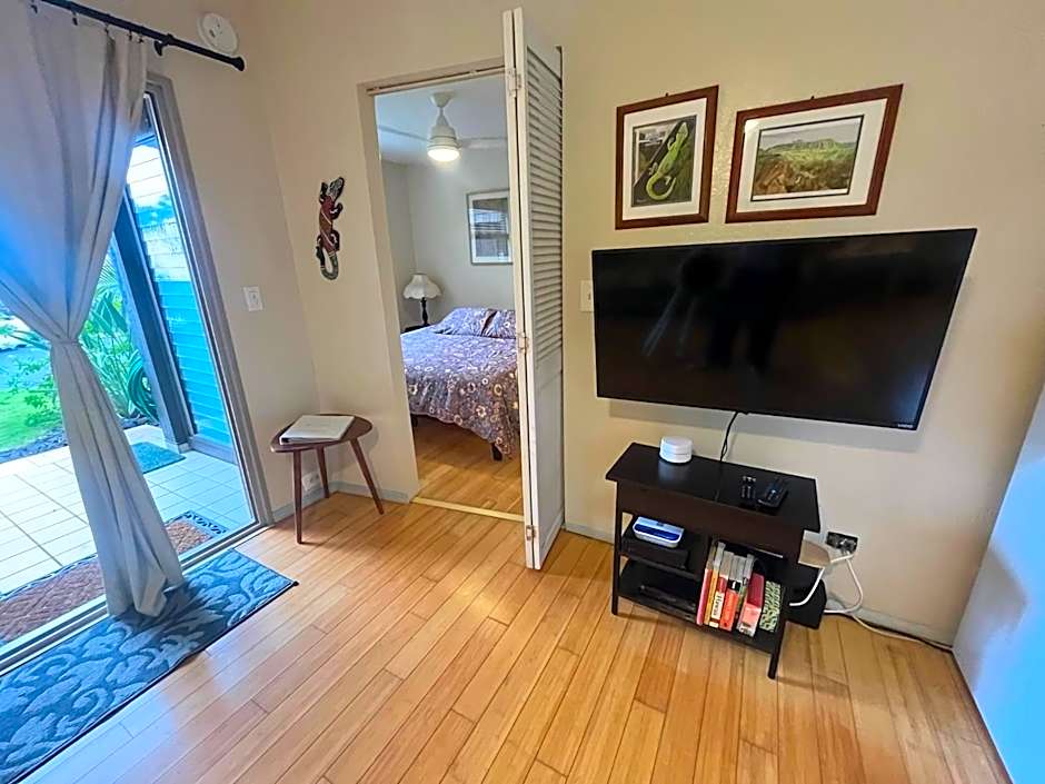 Beachfront 1 Bedroom Condo with Private Beach, Pool, Hot Tub