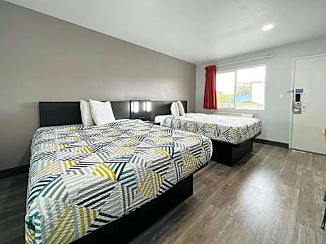 Deluxe Queen Room with Two Queen Beds