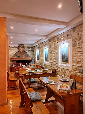 Apartments and pansion M&R