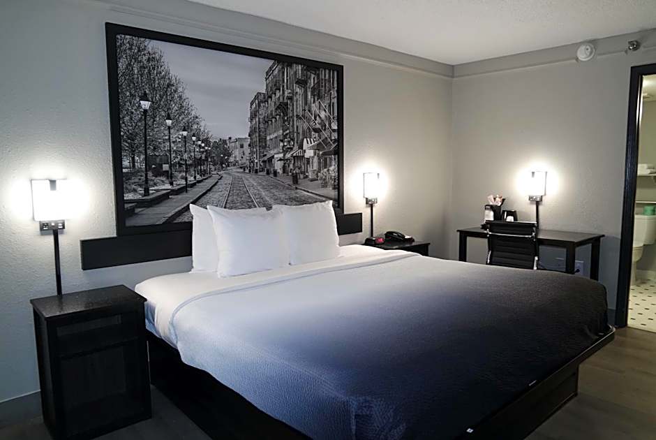 Super 8 by Wyndham Savannah