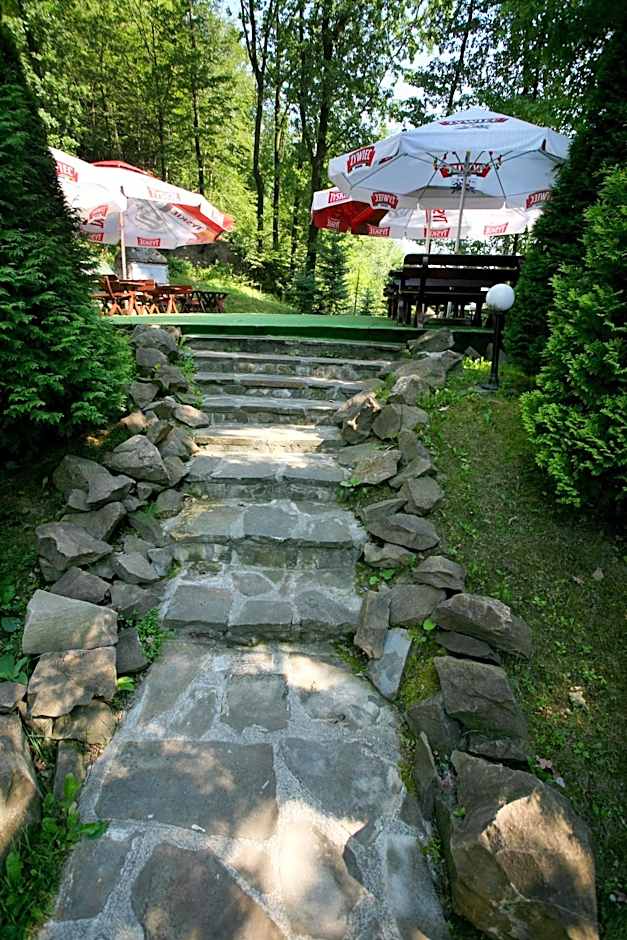 Noclegi i restauracja Zajazd Pod Skałą
