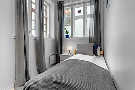 Budget Single Room with Shared Bathroom