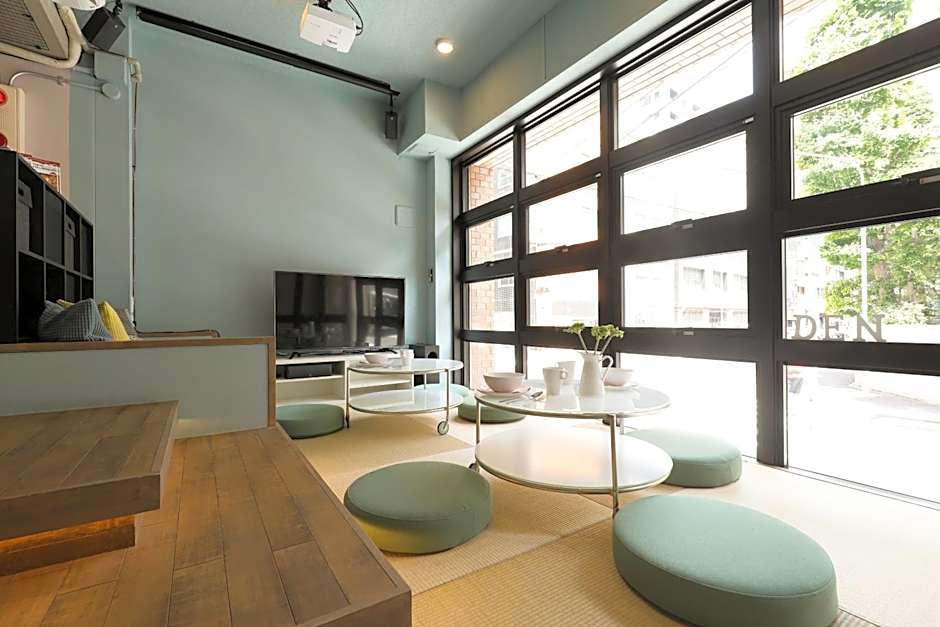 hostel DEN
