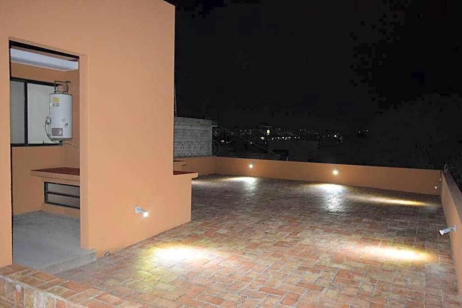 Octava de orquídeas - Casa con estacionamiento
