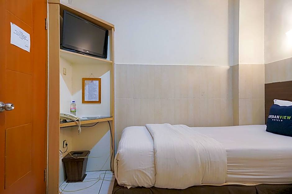 Urbanview Hotel 58 Bintaro by RedDoorz