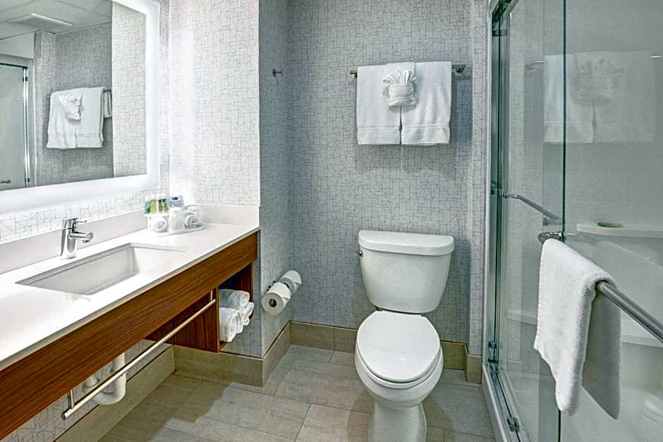 Holiday Inn Express Woodbridge By IHG