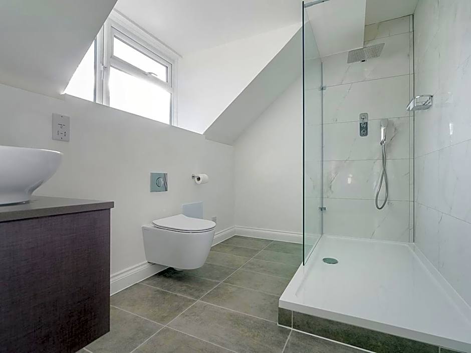 Pike and Eel Hotel and Marina