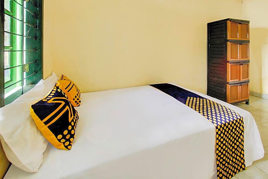 OYO Life 93256 Kos Meninting