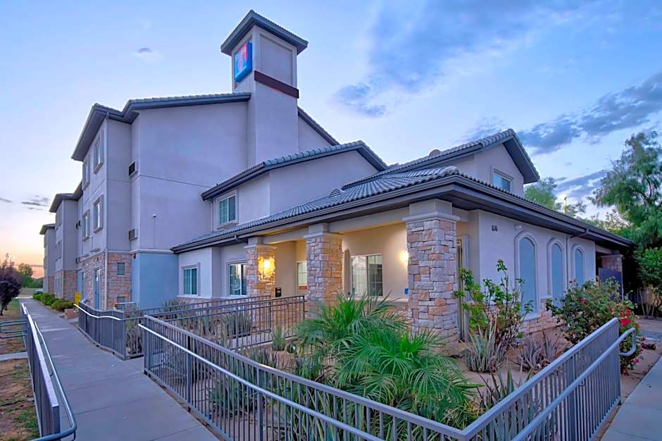 Studio 6 Bakersfield