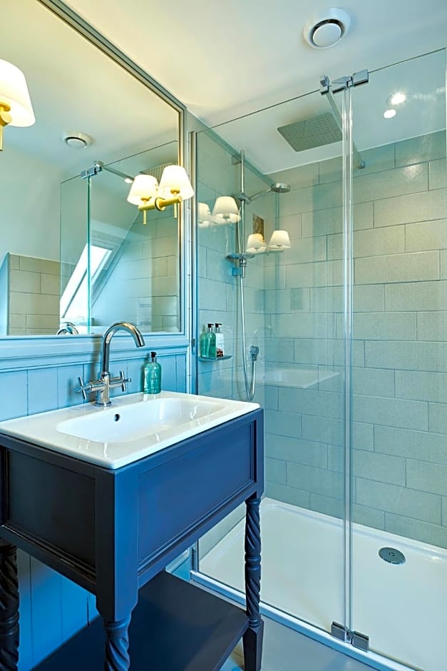 Monkstadt 1745 Restaurant with Rooms