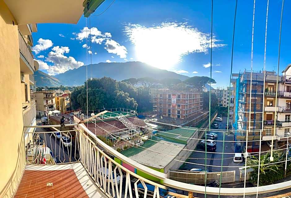 Home Jocy Spacious 3 Bed rooms Apartment with private Parking Ideal for Groups