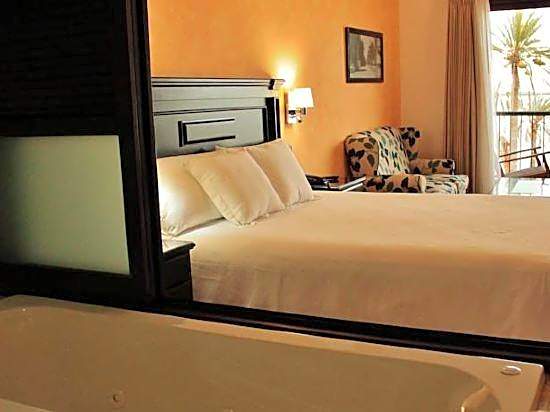 La Posada Hotel & Beach Club