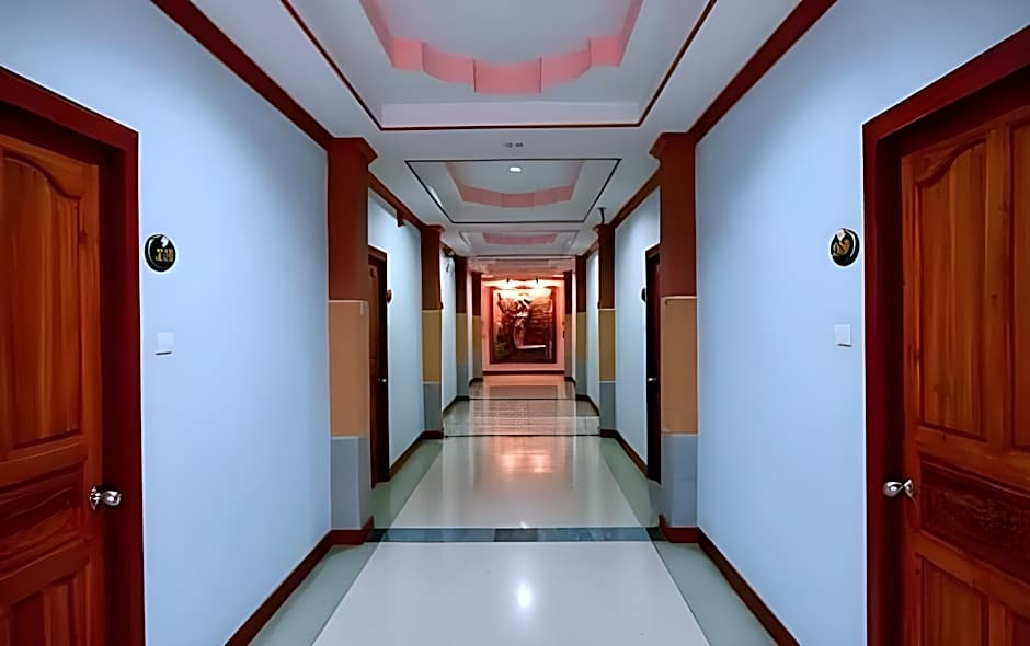 Dee Prom Hotel